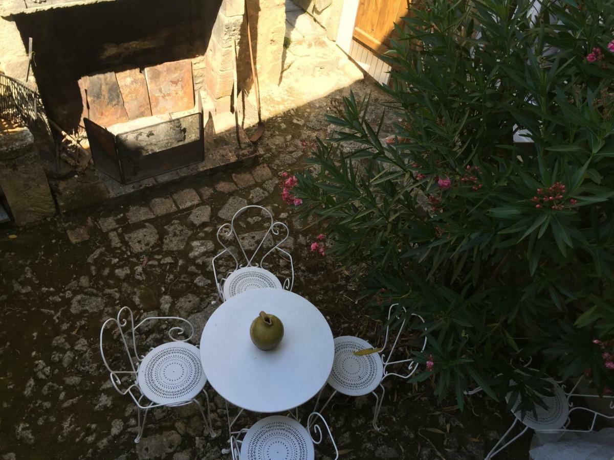Le Prieure Bed and Breakfast Saint-Pey-de-Castets Εξωτερικό φωτογραφία